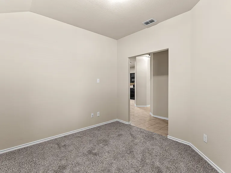2517 Carolina Dr — Photo 4