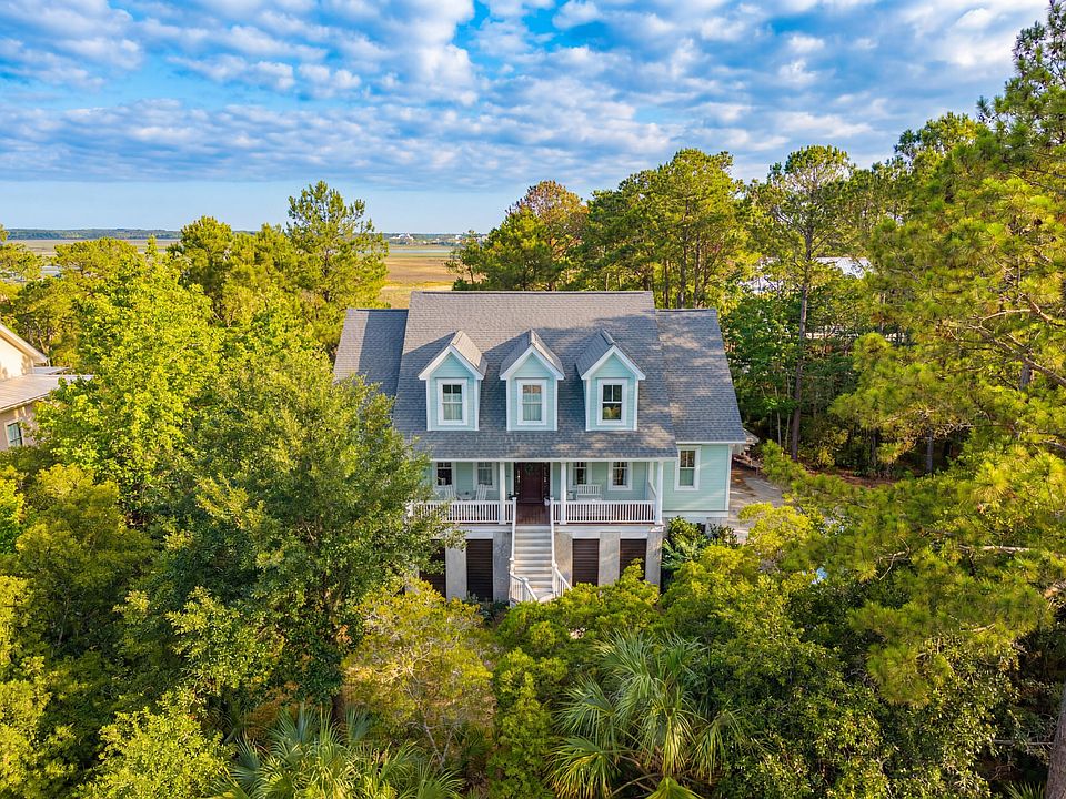 1st image of 717 Bounty Square Dr
