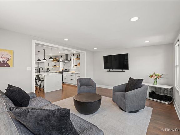 3rd image of 3863 N Oriole Ave