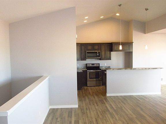 5th image of 3921 Bobolink Ln