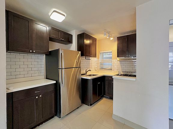 3rd image of 817 NE 19th Ave APT 3
