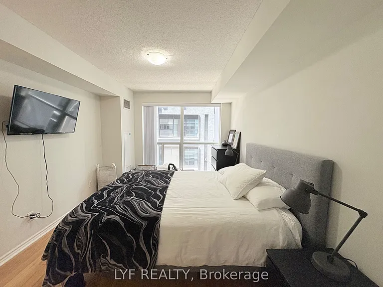 270 Wellington St W #624 — Photo 18