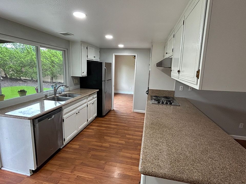 1st image of 3814 Radcliffe Ln