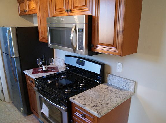 3rd image of 3 Fernwood Dr #3H