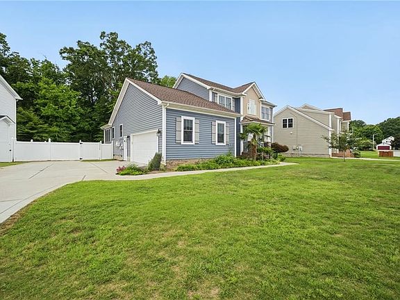 2nd image of 119 Willet Way