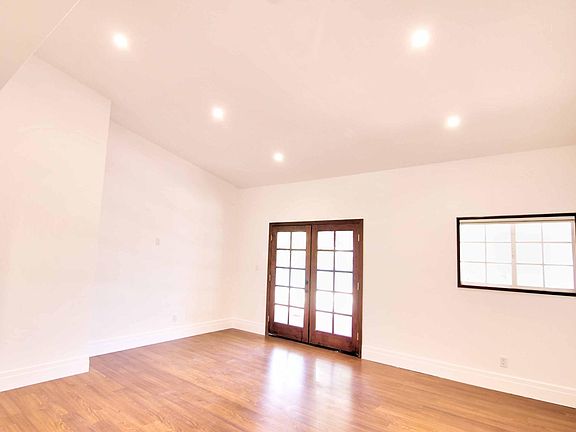 4th image of 23229 Friar St