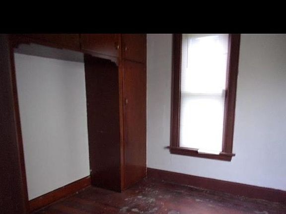 5th image of 311 E Charles St