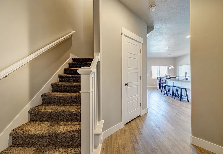 687 S 1840 W #MASTER ROOM — Photo 4