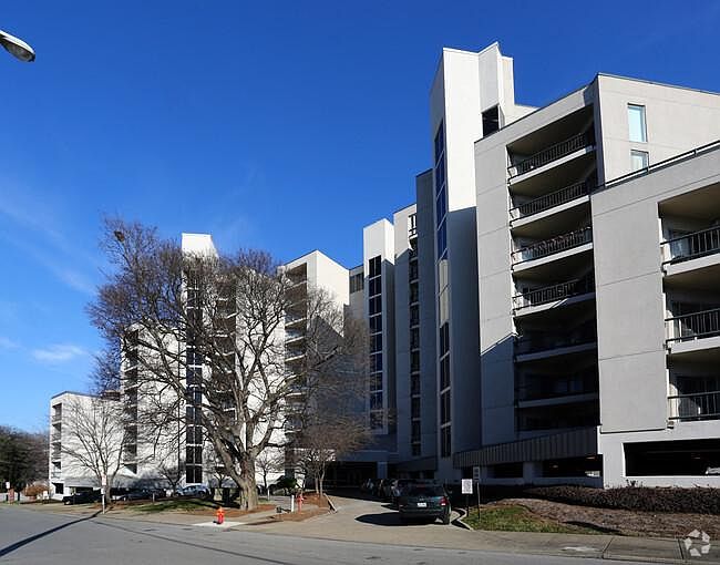 1st image of 900 19th Ave S APT 202