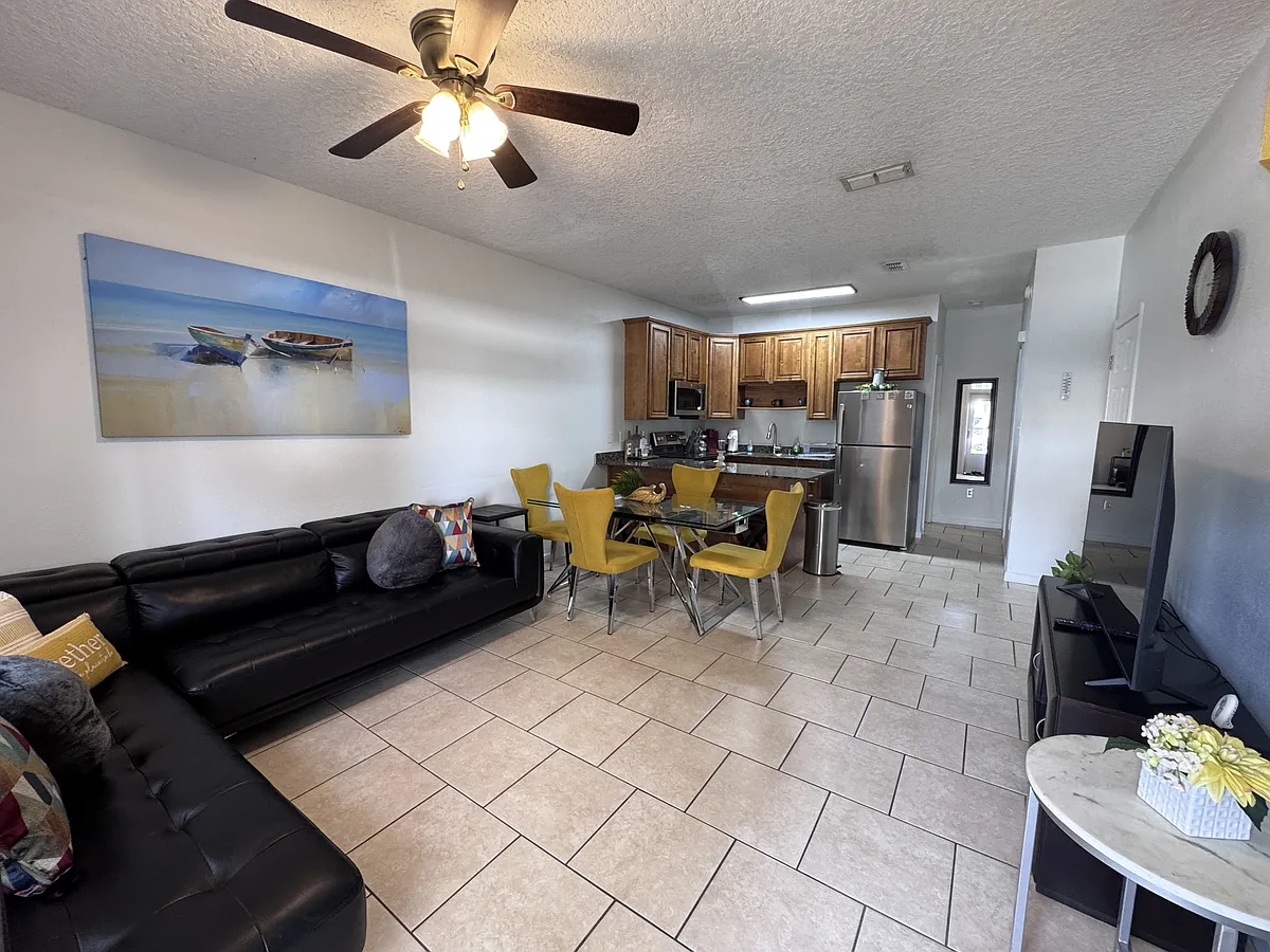 Building Photo - 1100 Century Oaks Dr #A
