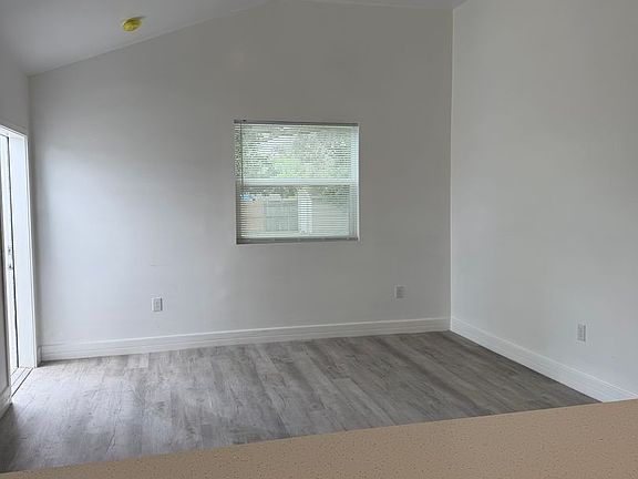 5th image of 3014 Arlington St #B