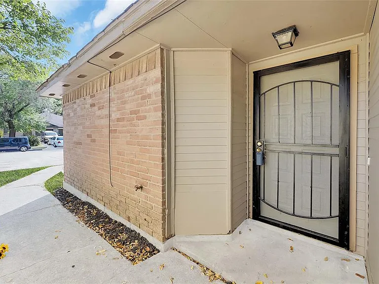 22115 Diane Dr — Photo 3