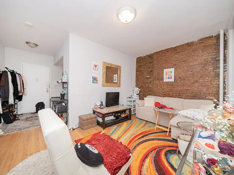 333 W 43rd St #1C — Photo 6