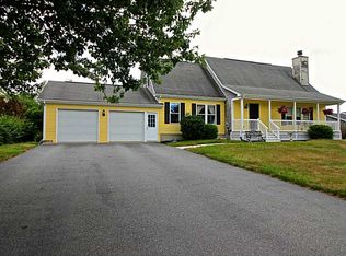 48 Gildas Ln, Portsmouth, RI 02871