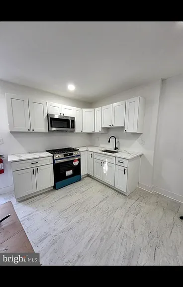 718 Spruce St — Photo 4
