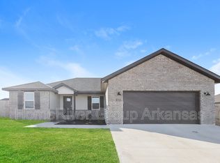 405 N Wyandotte St, Farmington, AR 72730