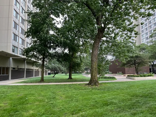 4850 S Lake Park Ave #1707, Chicago, IL 60615