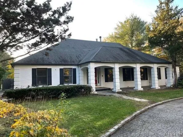 1 Farmwoods Ln, Glen Head, NY 11545