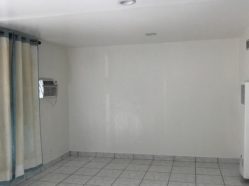 2nd image of 1830 E Villa St #2