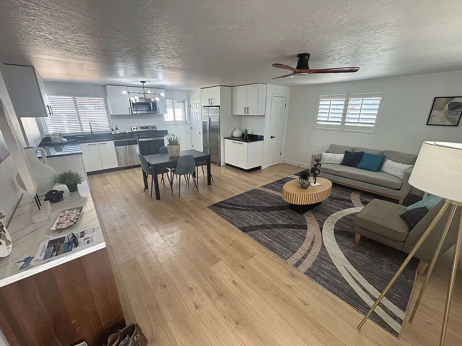 3 bed, 1050 sqft, $1,900 — Photo 2