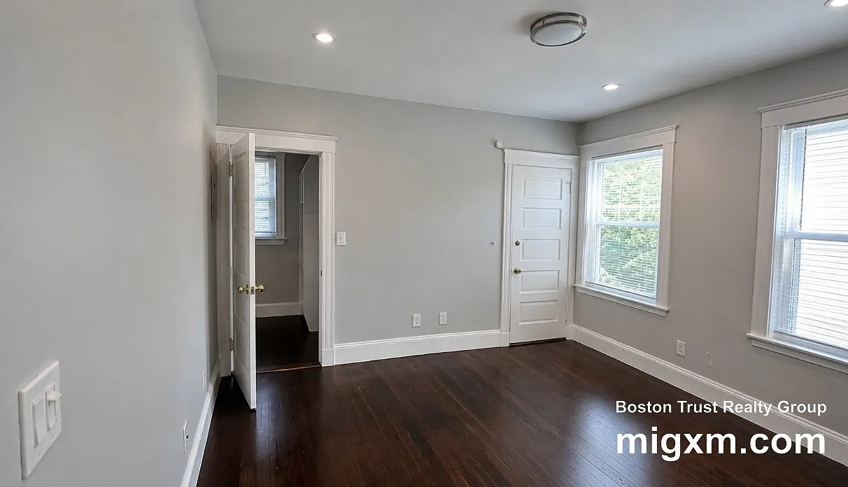 3 bed, 1.0 bath, 1144 sqft, $2,800 — Photo 3