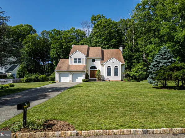 9 Jessica Ct, Lake Hopatcong, NJ 07849