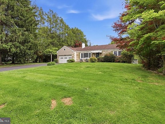 3rd image of 162 Valley Dr
