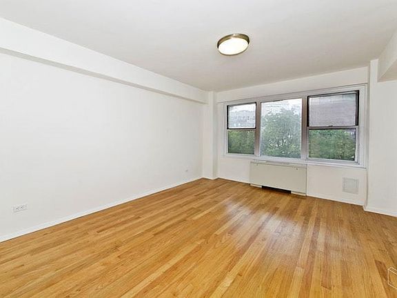 5th image of 23 Greenwich Ave #9H