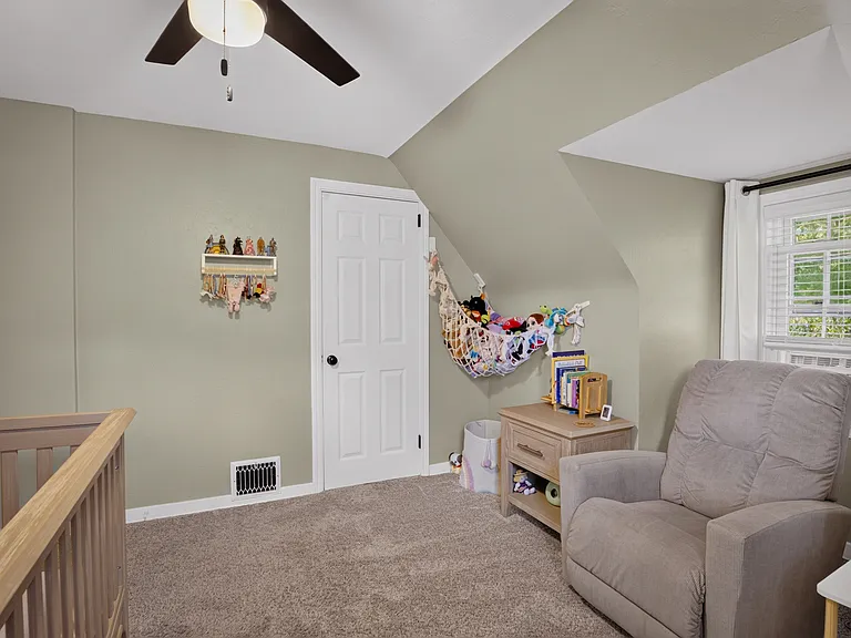 302 Lindsay Rd — Photo 22