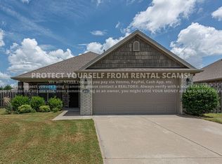 4564 W Wales Dr, Fayetteville, AR 72704