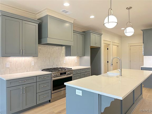 3rd image of 13932 Hemlock Dr