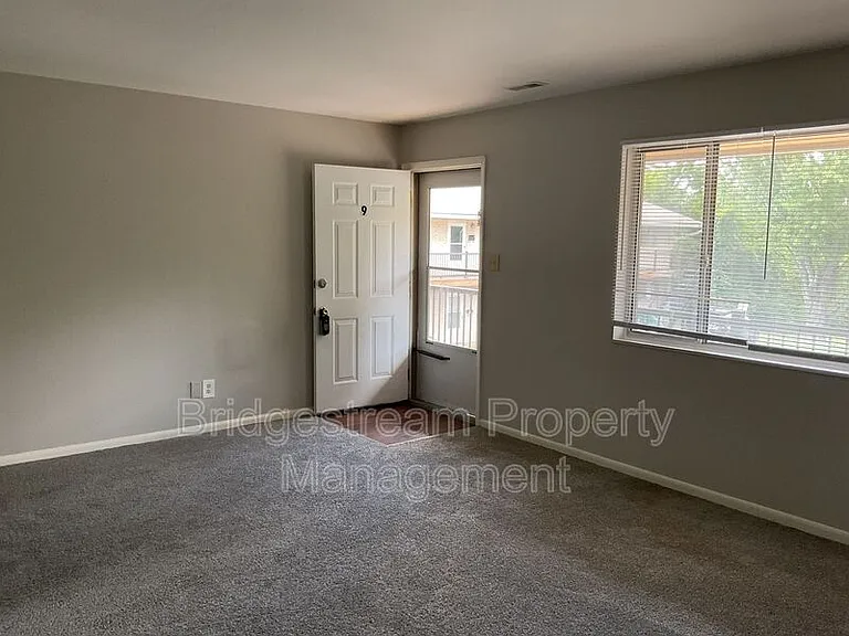 7837 N Main St #9 — Photo 4