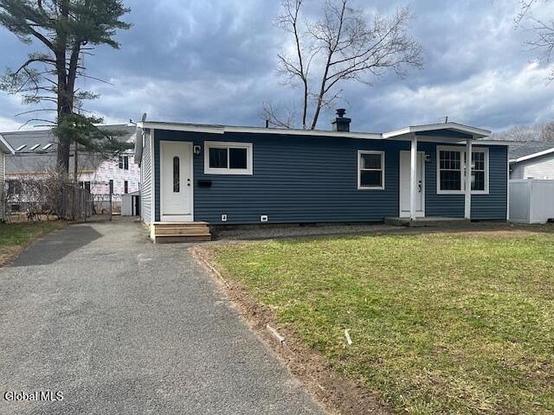 3rd image of 51 Sherwood Drive