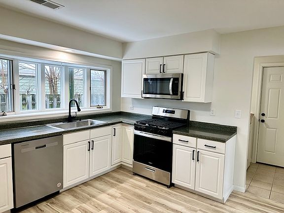 5th image of 42508 N Woodland Pl