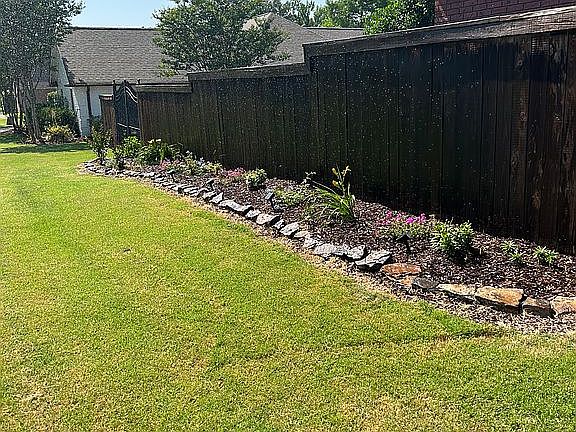 2nd image of 5949 Arlington Oak Cv