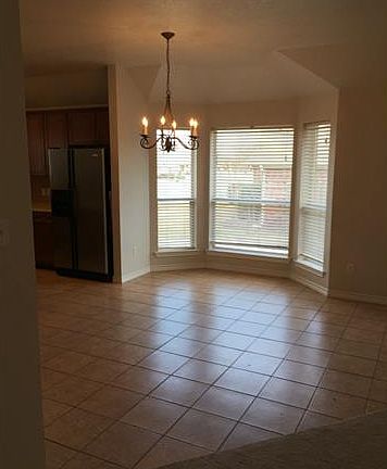 5th image of 943 Royal Oak Ln