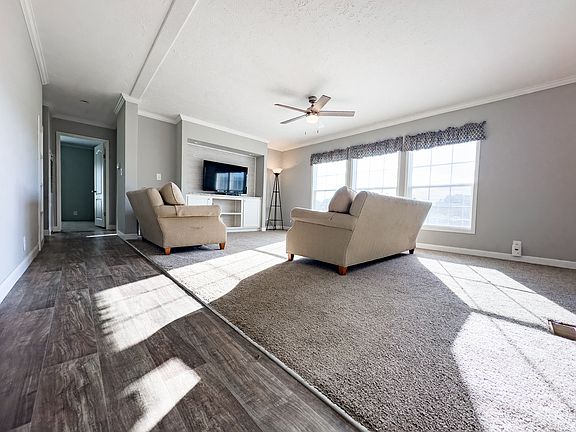 Large, Open Floorplan with Built-Ins