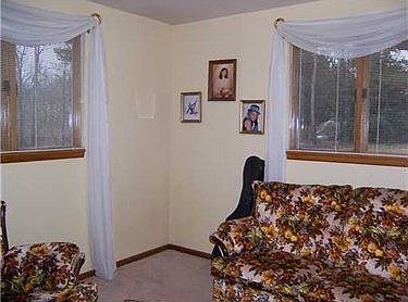 4th image of 713 1/2 Maple Dr