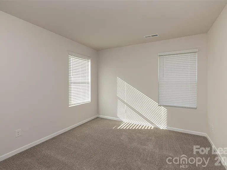1419 Amhurst St — Photo 34