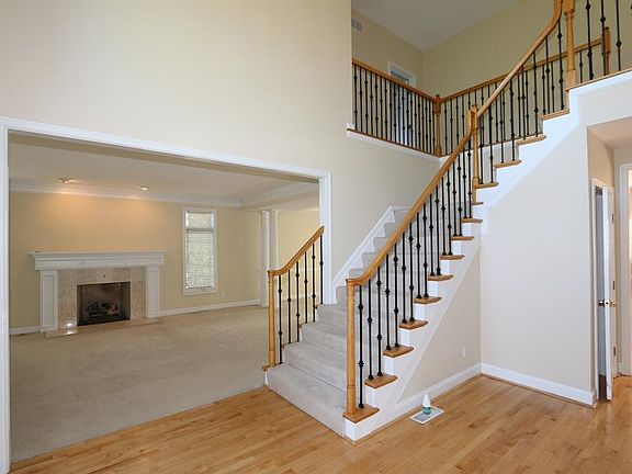 5th image of 4984 Village Green Dr