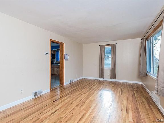 5th image of 29082 Hillview St
