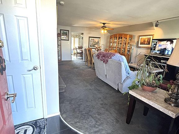3rd image of 810 Sinclair Ave