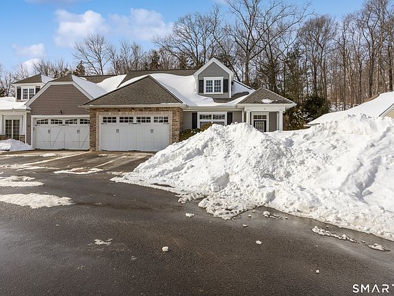 2nd image of 9 Lakeview Rise #9