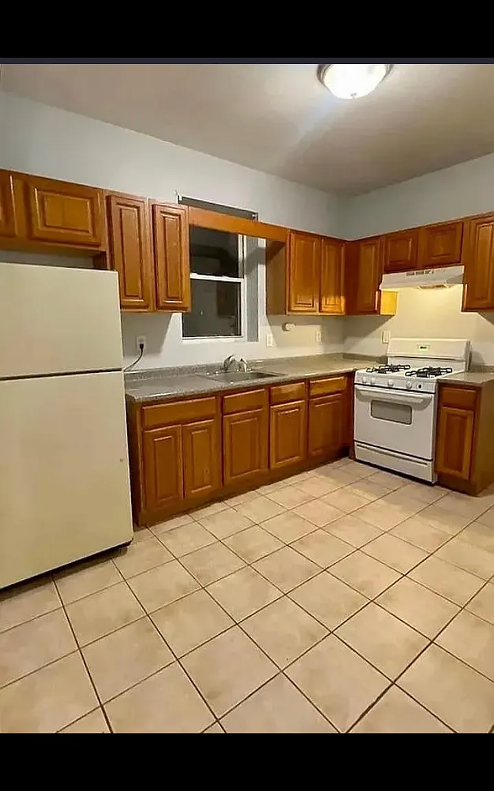 2 bed, $1,800 — Photo 1