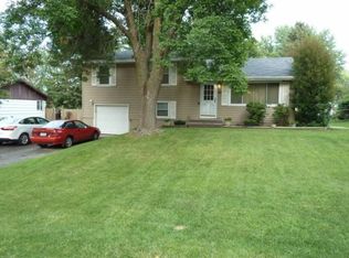 64 Farrell St N, Maplewood, MN 55119