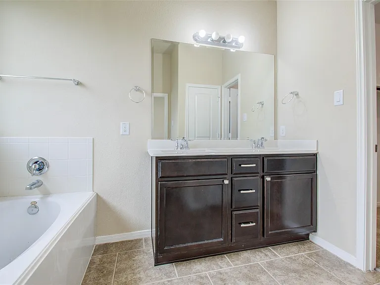 8710 Austin Thomas Dr — Photo 26