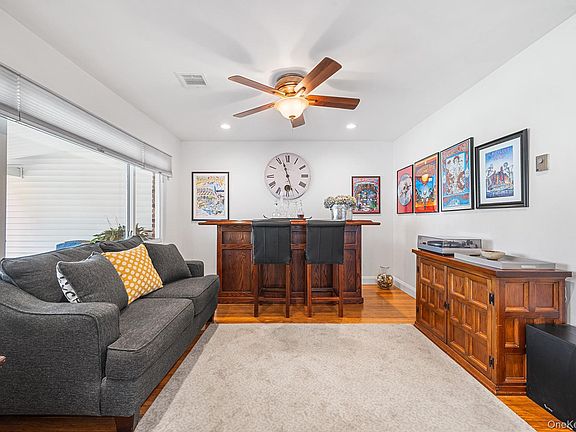 3rd image of 11 Pimlico Drive