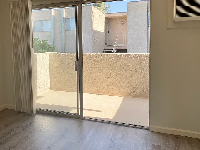 1425 E Orange Grove — Photo 8