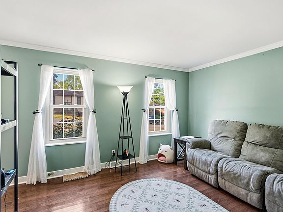 5th image of 8599 Winthrop Cir