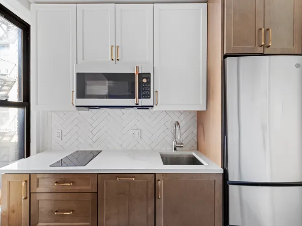 319 West 18th Street image 5 of 16